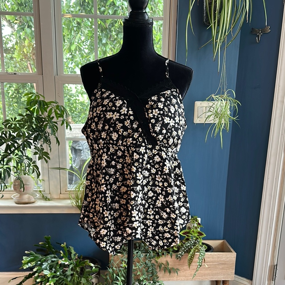 🌼 No Boundaries Black Floral Cottagecore Camisole Top – Size XL